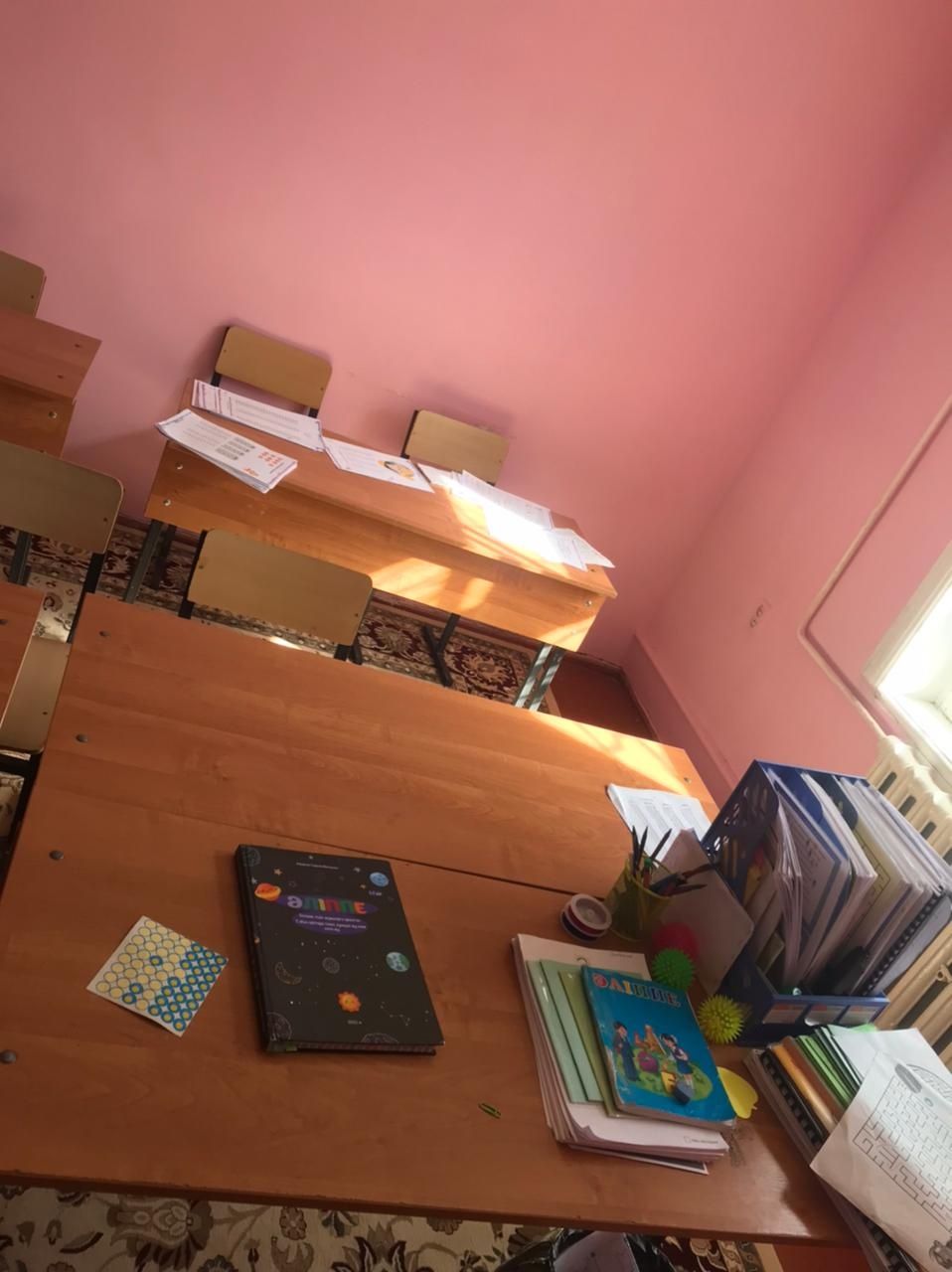 Продается парта со стульями