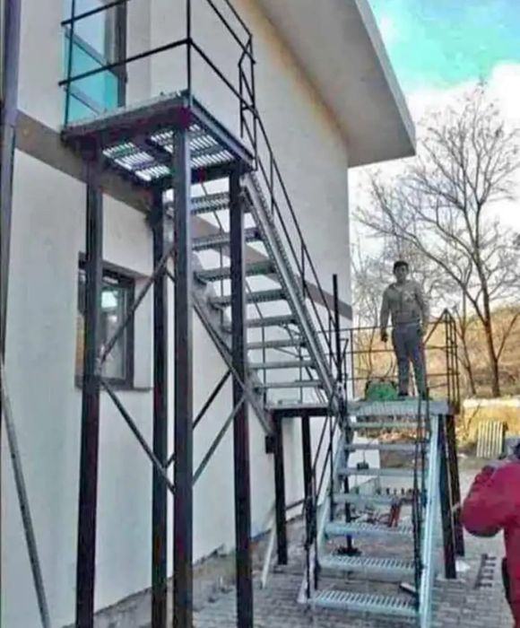 Scări metalice galvanizate