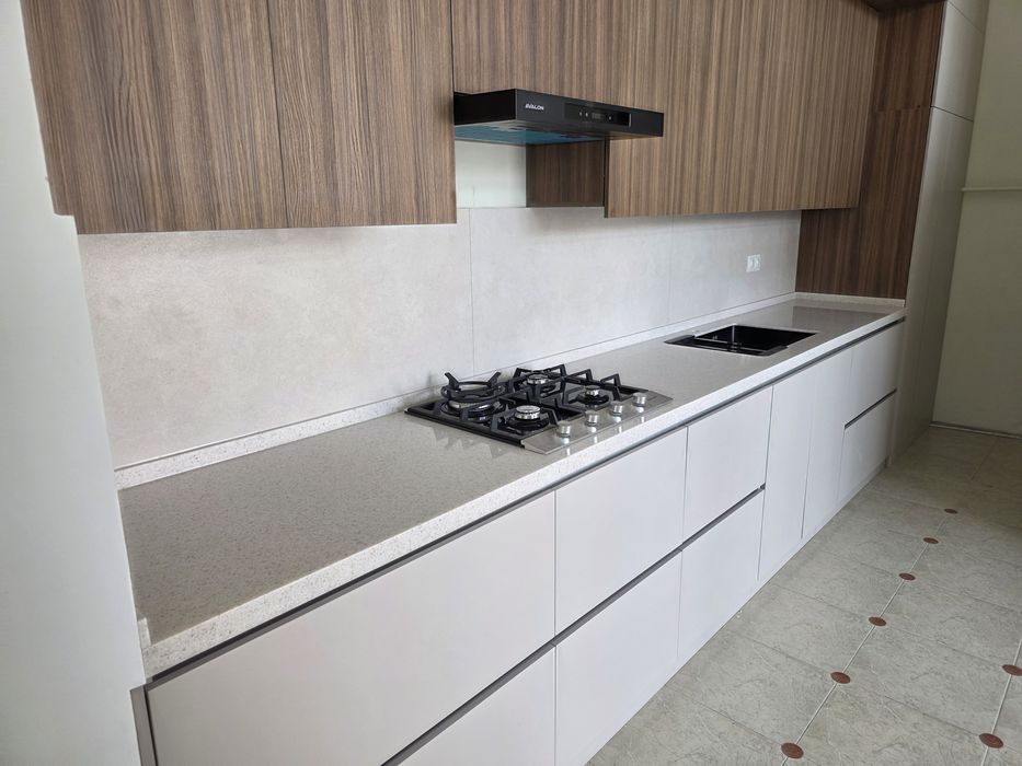 Столешницы и кварцевый и акриловый камен