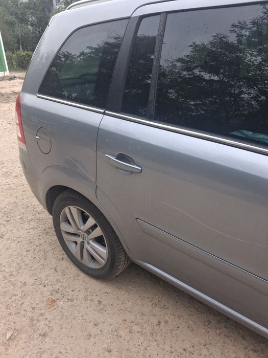 Opel Zafira B an 2008