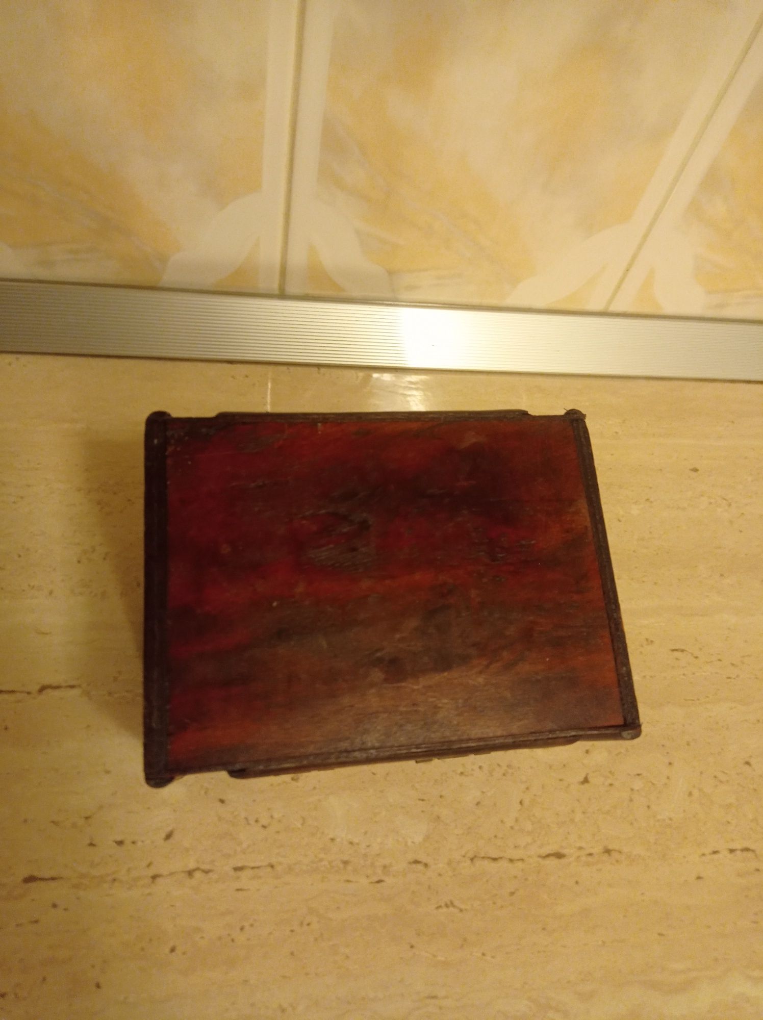Cutie lemn lucrata manual