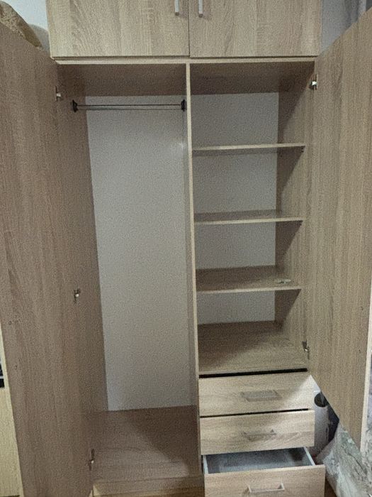 Dulap de camera ,culoare crem