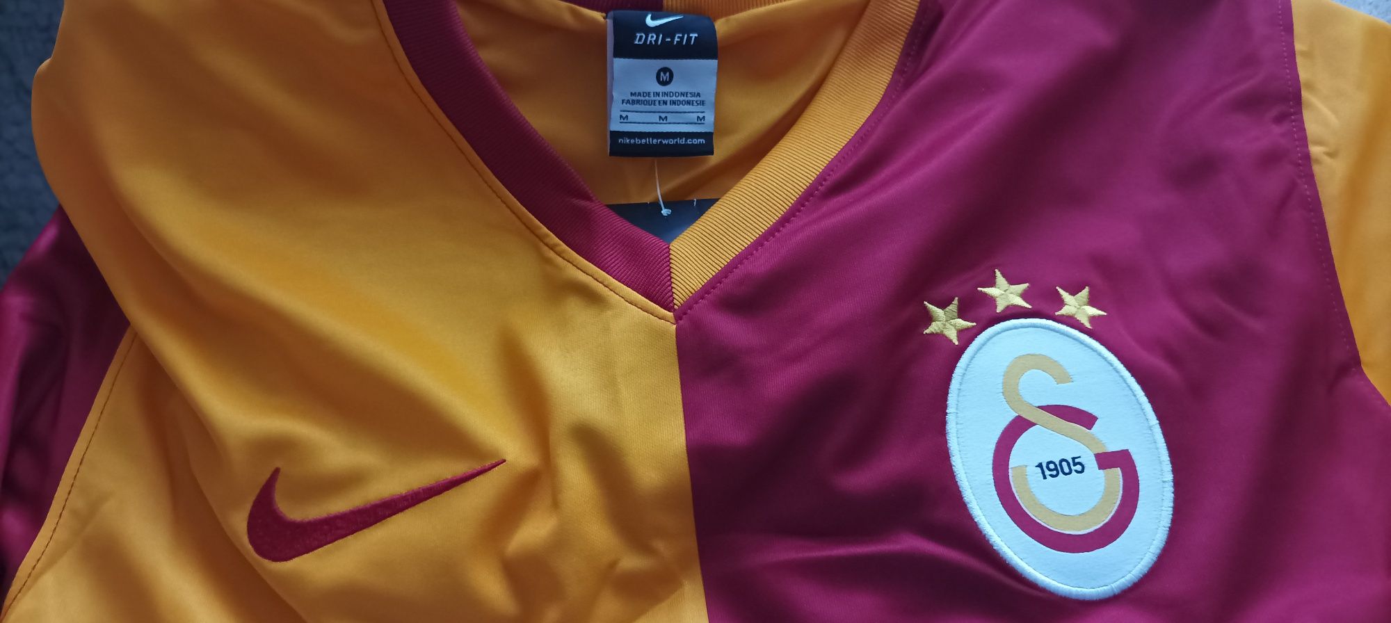 Нова с етикет Nike тениска на Galatasaray