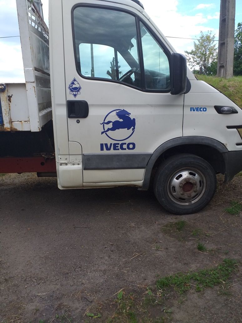 Vind urgent camionetă iveco 3,5t