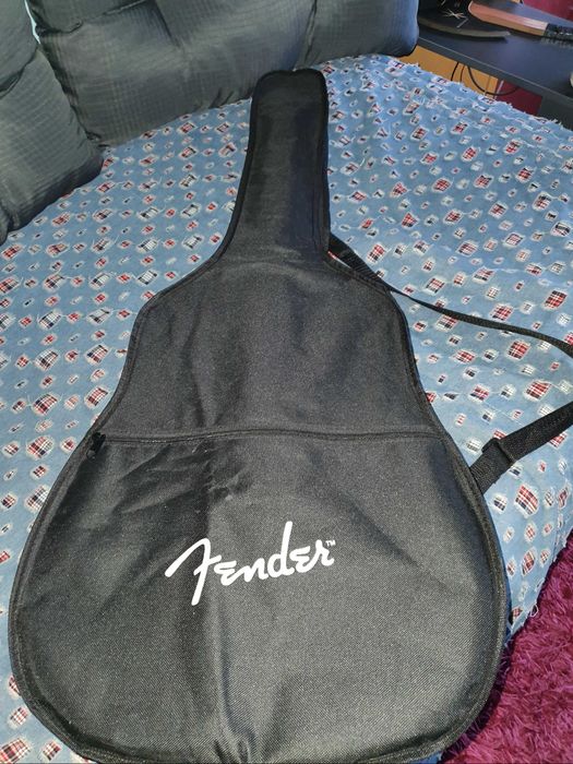 Продавам акустическа китара Fender