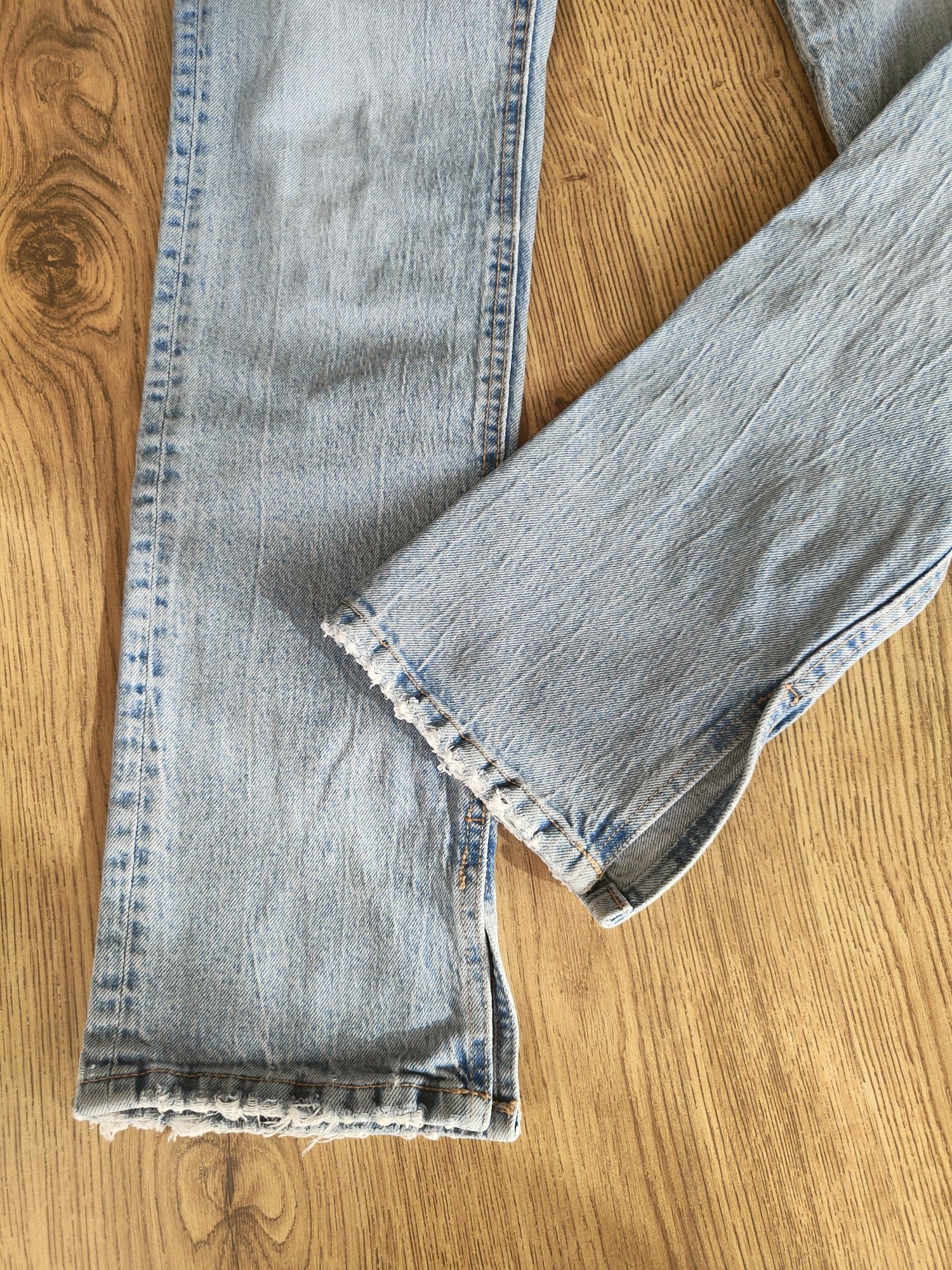 Дънки на Zara с цепки на крачолите