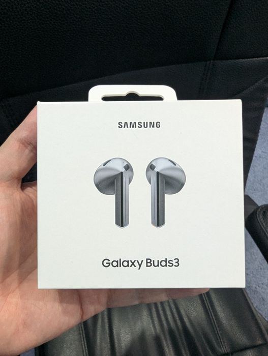 Galaxy buds 3  .