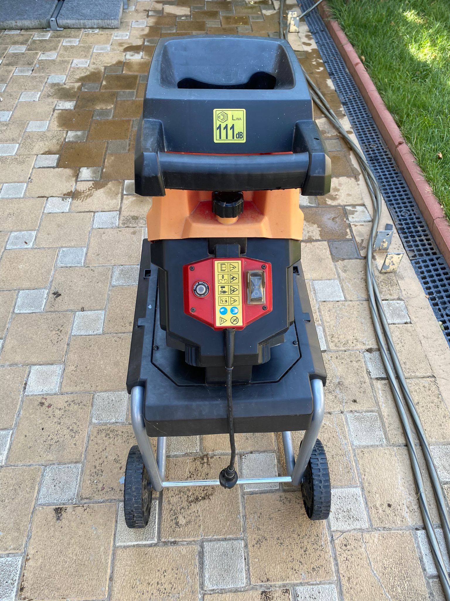 Tocator de crengi si frunze ca si nou
