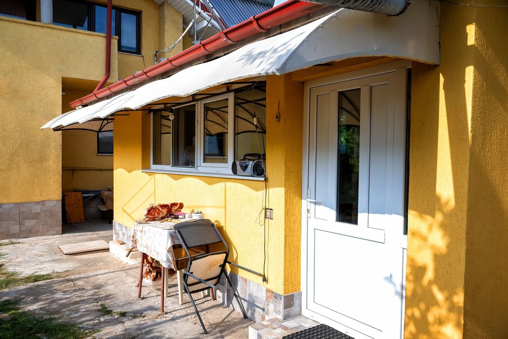 Casa de vânzare,  Cârcea