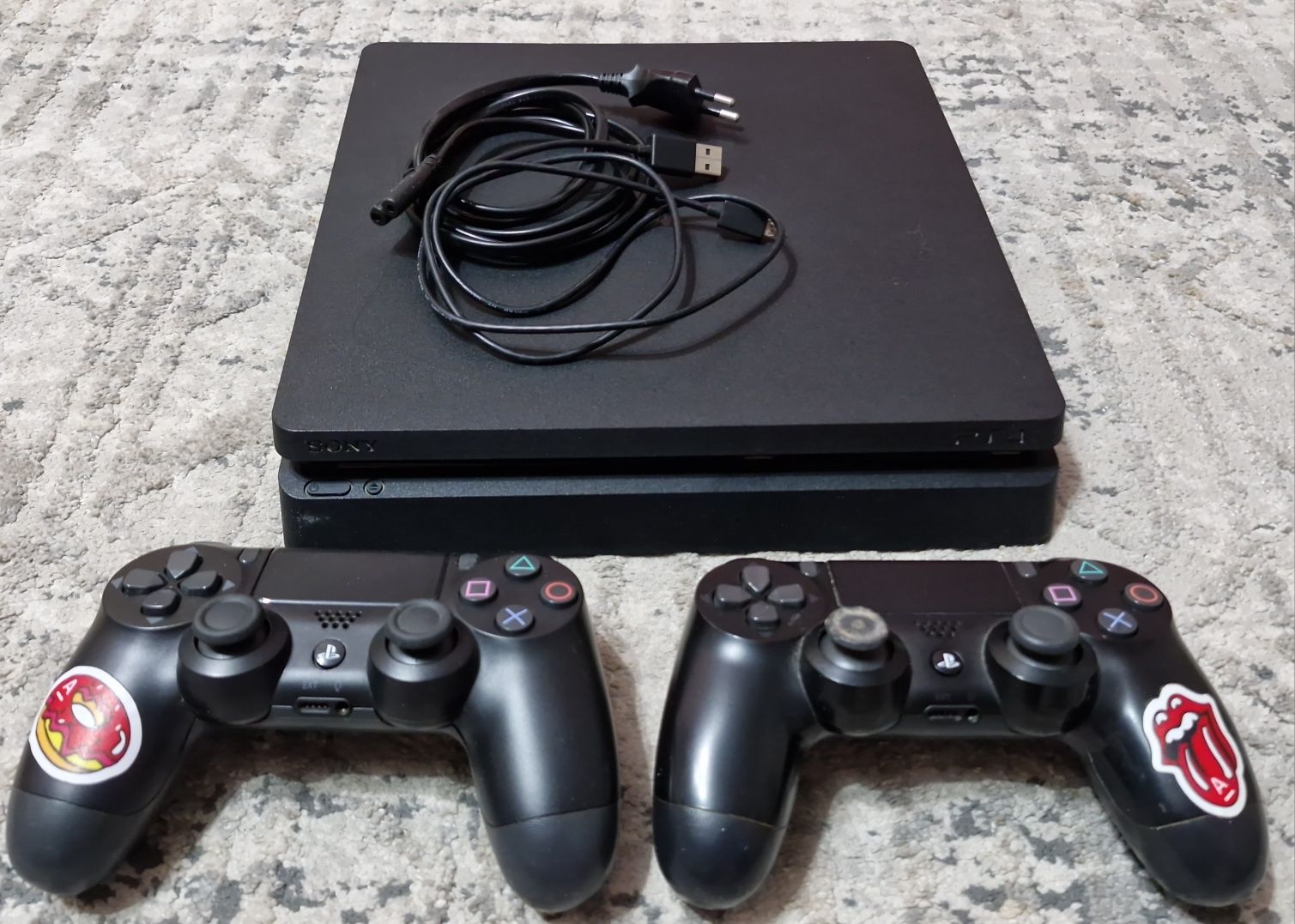 Продам ps4 в отличном состоянии.