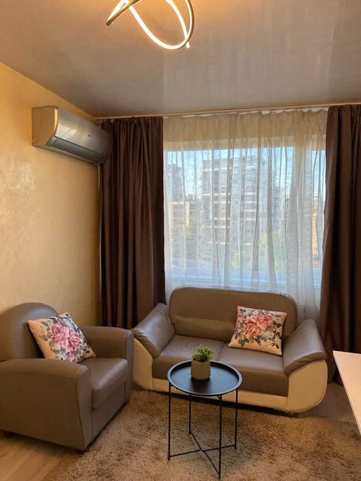 Дава се под наем Тристаен апартамент в София, Витоша - 75 кв.м за 818 € - Снимка #3