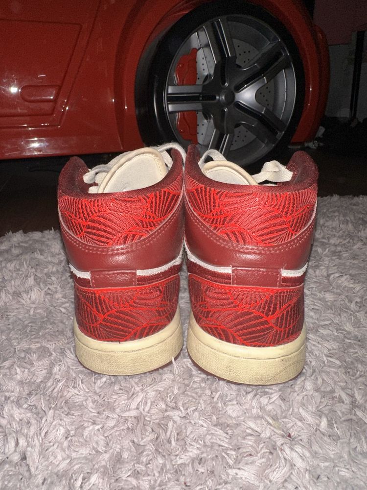 Air Jordan 1 mid red