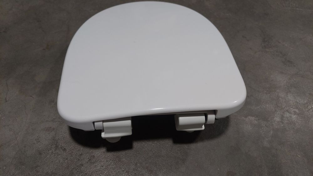 Капак за тоалетна чиния