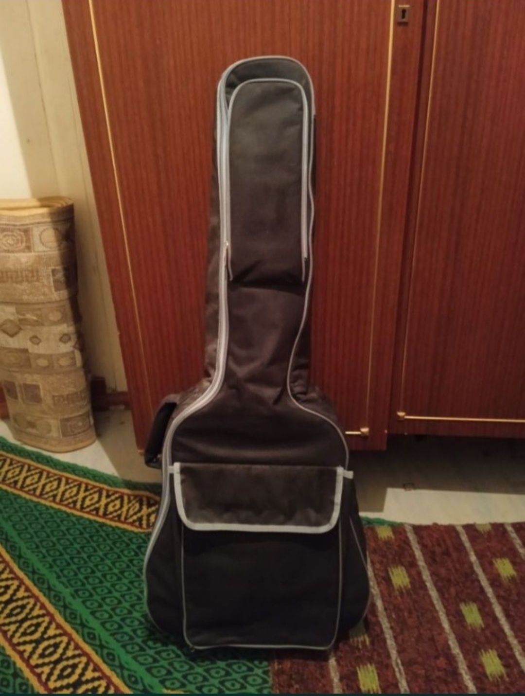Продаётся классическая гитара