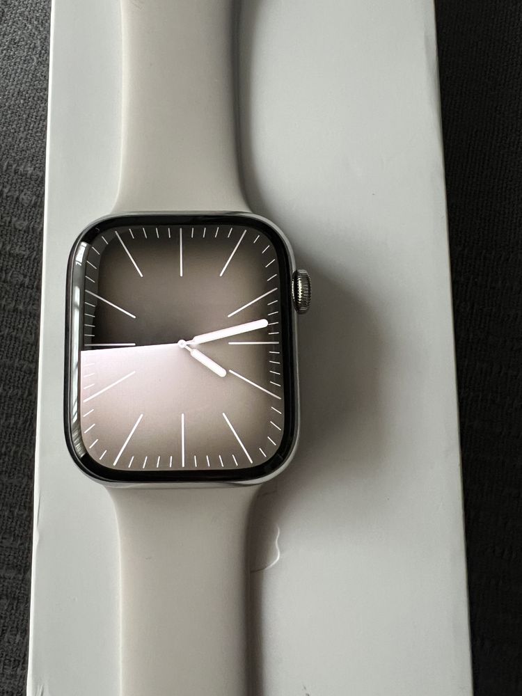 Apple watch S7 silver steel