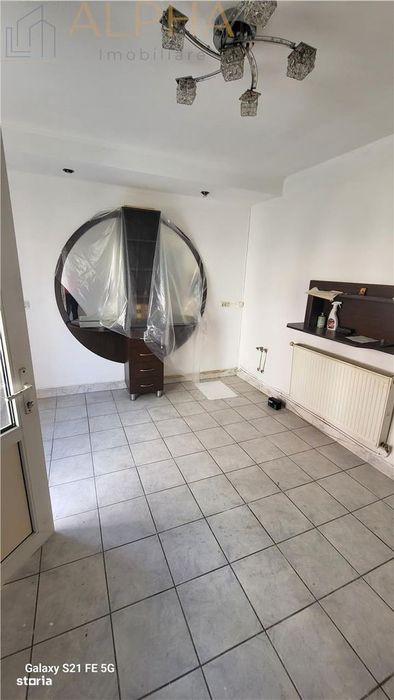 De vanzare – Apartament 4 camere, ideal pentru locuit, birouri sau act