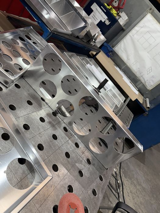 Vând suport de flori