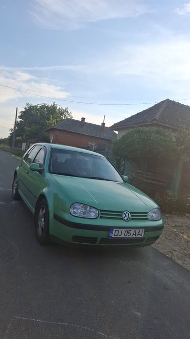 Se vinde  golf 4