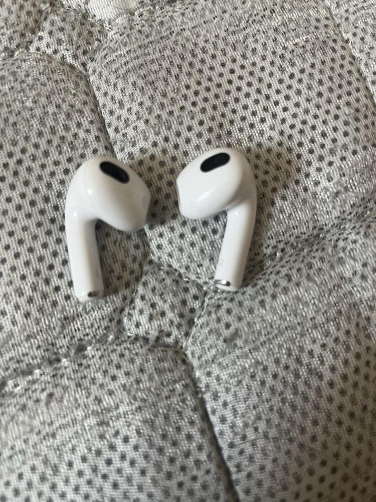 Продаю Airpods 3