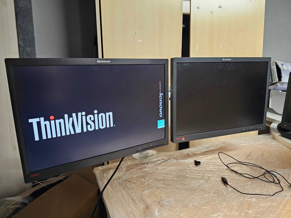 Сет Монитори Lenovo 2 броя LT2252 LED + стойка за два монитора
