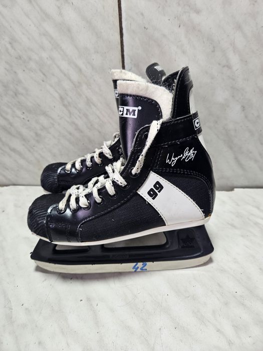 Patine 42 hochei hockey  CCM marime  34-35 ( 22  cm)