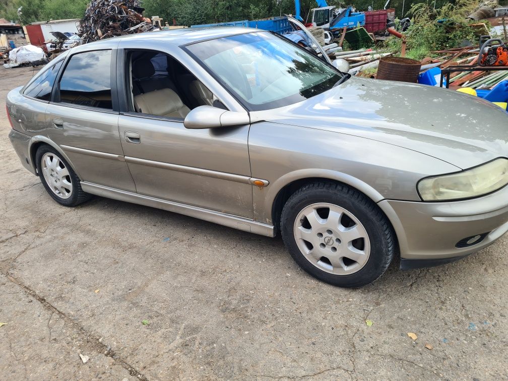 Опел Вектра Б 2.0 Opel Vectra B 2.0 ECOTEC X20XEV на части