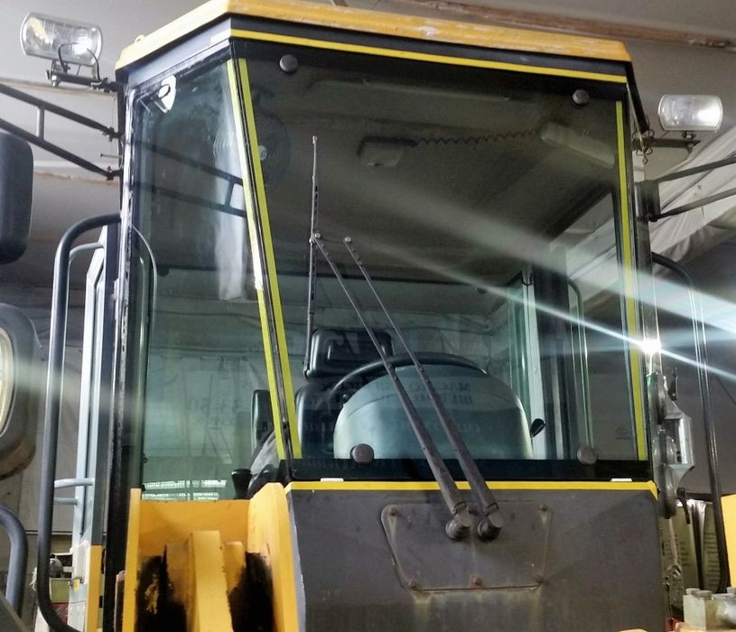 Стекло для спец техники трактор, кара , погрузчик , кран .
Для спец те