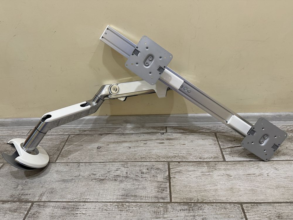 Стойка/рамо за два минутора Humanscale