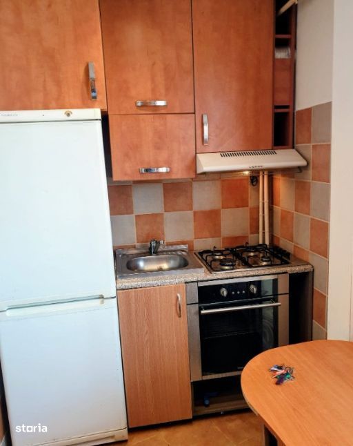 Vanzare garsoniera  mobilata , etajul 1 Tractorul