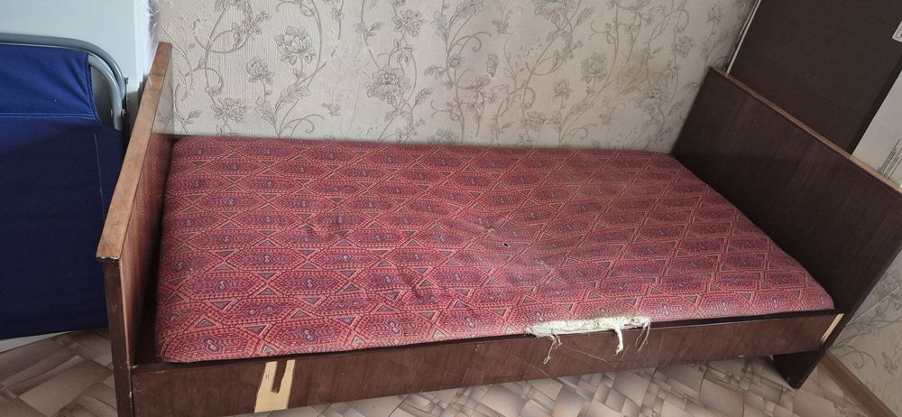 Отдам кровать размер 100×190