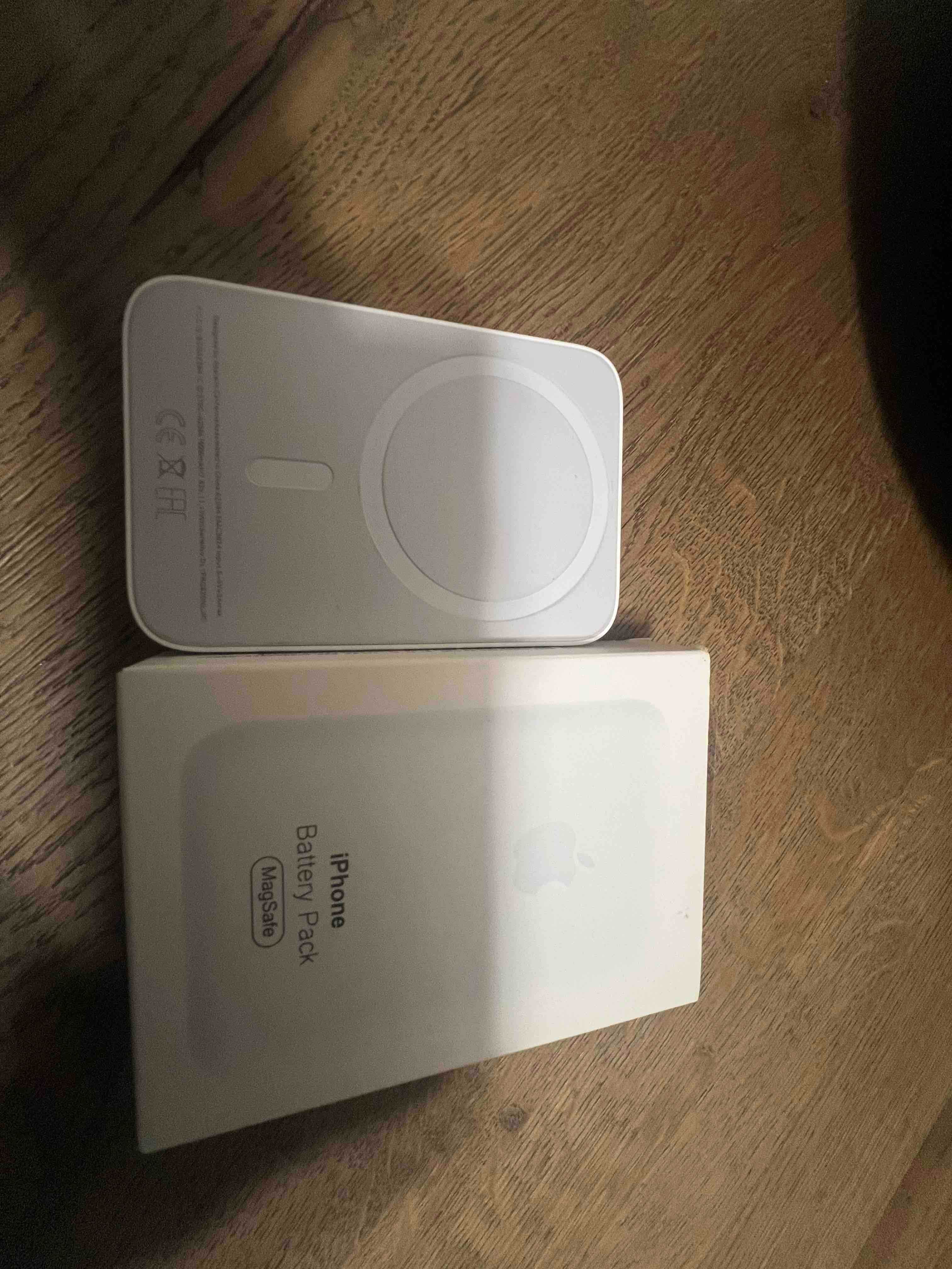 Продавам apple mag safe battey.Бежично зареждане на телефон