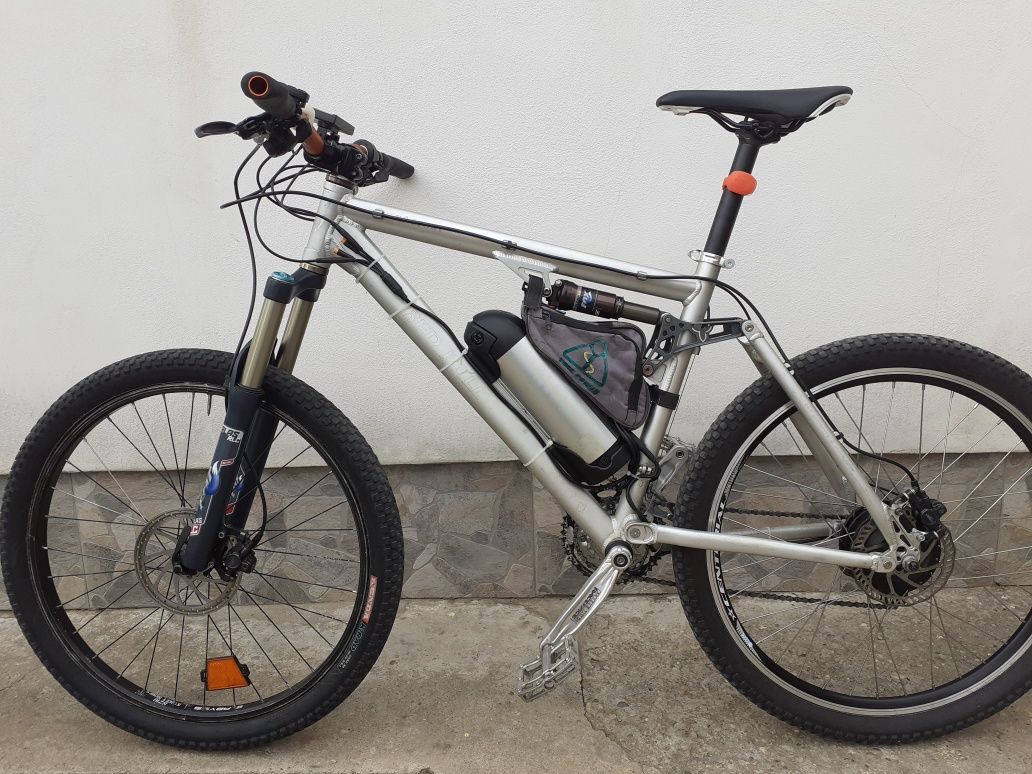 Bicicleta electrica Red Bull Shimano XT