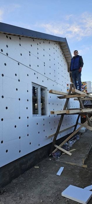 Vand casa pe structura metalica