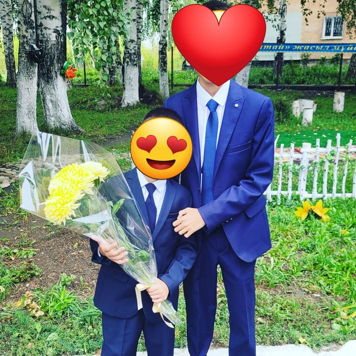 Продам костюмы тройка
