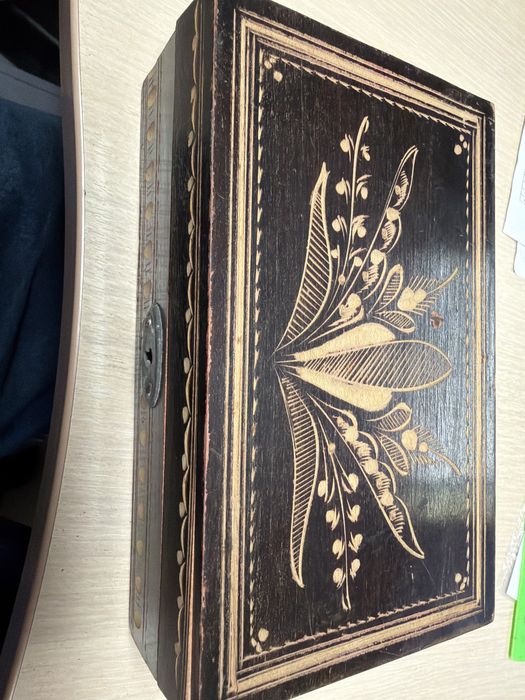 Cutie dreptunghiulara Sculptata din Lemn 18x11x6