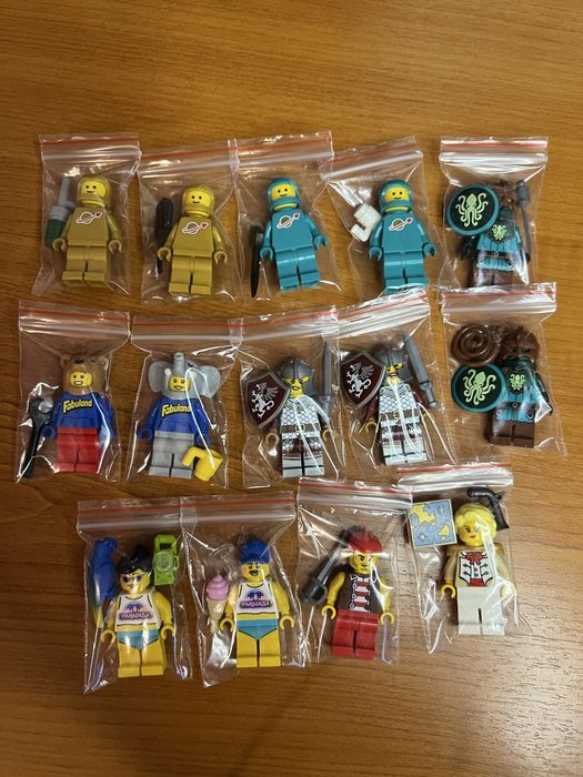 Vând minifigurine Lego din setul 21358