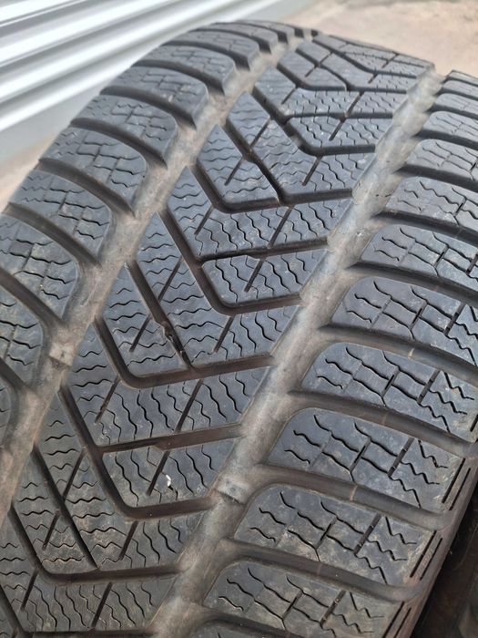 2бр. зимни гуми 245/40/18 Pirelli DOT 2222