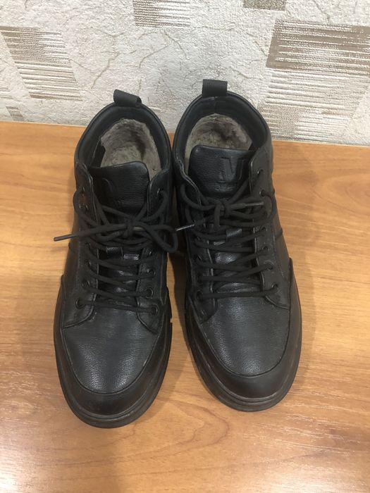 Продам ботинки на зиму 39 размер