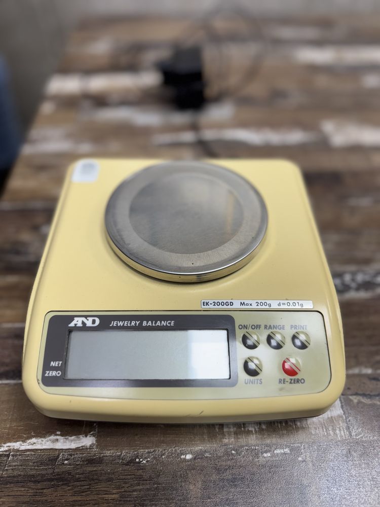 Бижутерска везна A&D EK-200GD