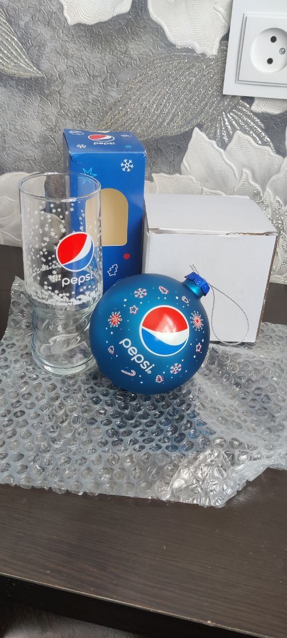 Комбо стеклянные игрушки и стеклянные стаканы от Pepsi
