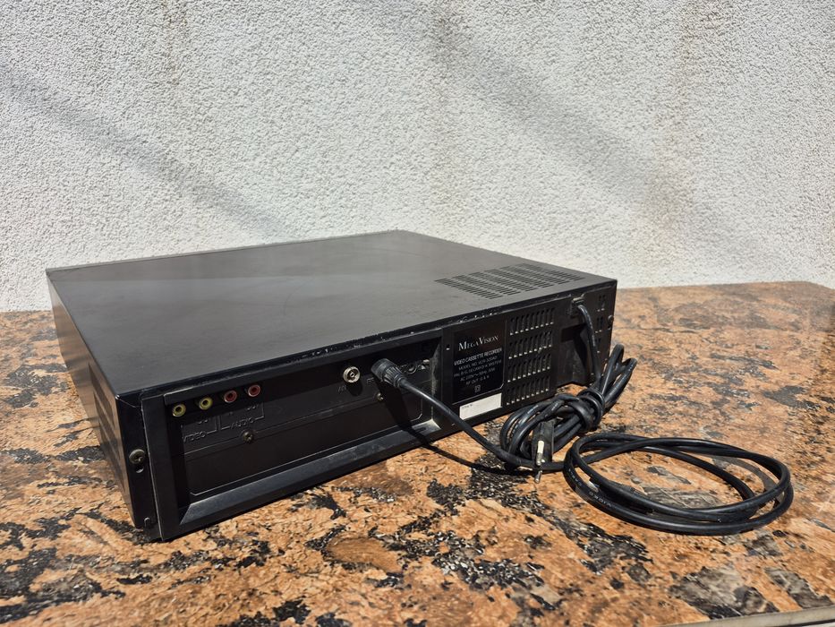 Vand video marca Megavision model VCR-32DAD,made in japan 

- video ca
