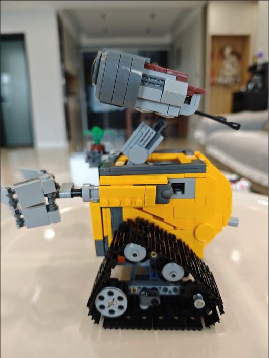 Робот-конструктор Wall-E