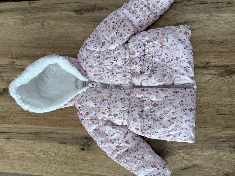 Gheaca fetita marime 92 C&A