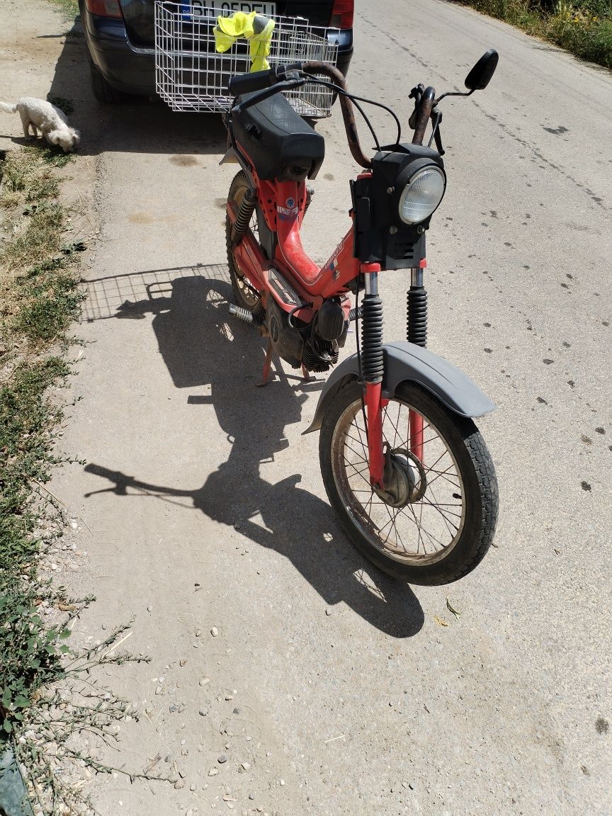 Vand moped  mici probleme la ambreiaj