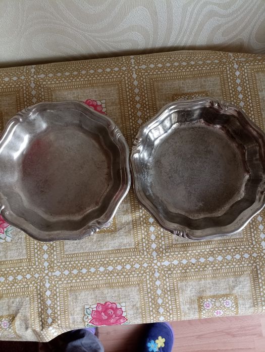 Продам две сухарницы из сталь никелированная,диаметр 20см,глубина 5см