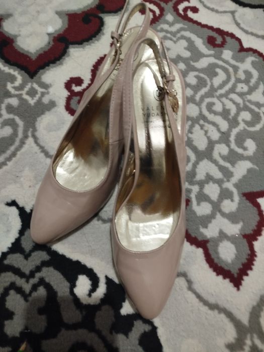 Шикарные женские туфли с каблуками 38 размер