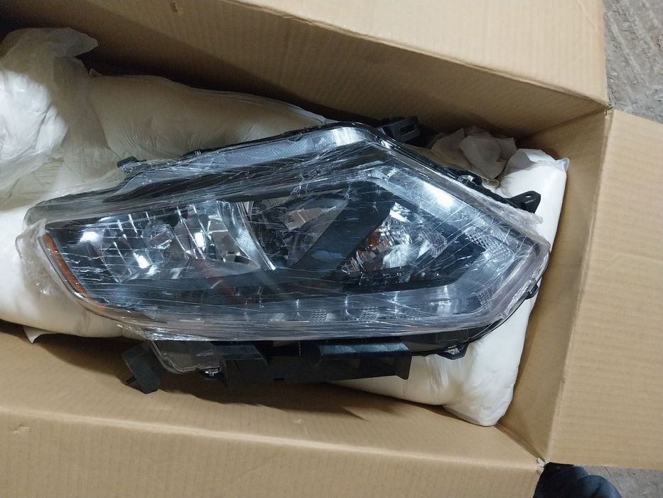 Предни фарове Nissan Rogue/X-trail T32