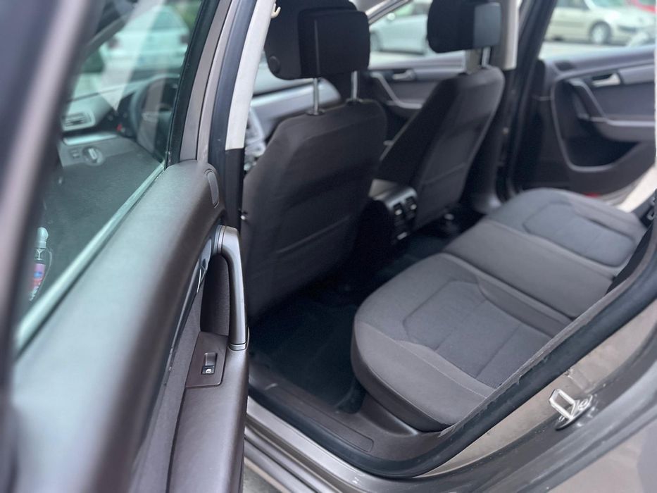 De vanzare : Volkswagen Passat B7 break 2012