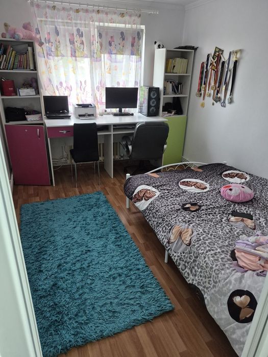 Vând apartament cu 4 camere