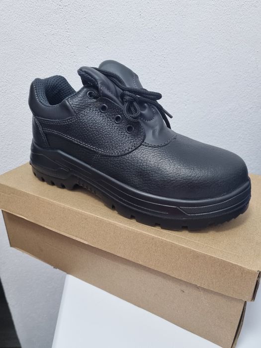 Bocanci bărbați noi în cutie! Nr 41.5!